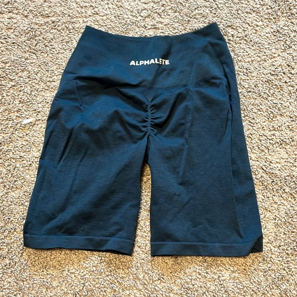Alphalete Amplify biker shorts - dark waters - Picture 3 of 4
